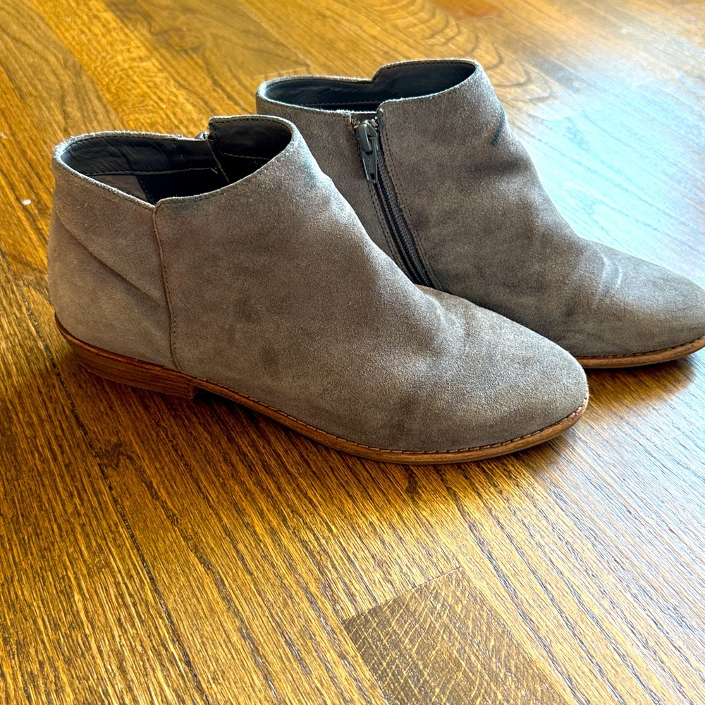 Gianni Bini Light Gray Suede Ankle Boots Womens Size 8 Low Heel Boots